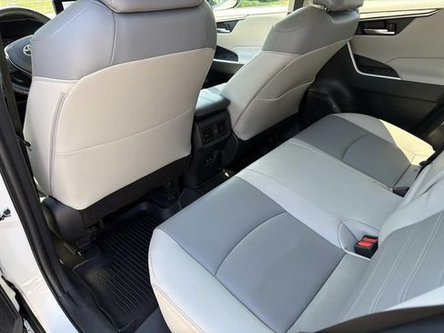 Used 2023 Toyota RAV4 XLE Premium FWD image 17