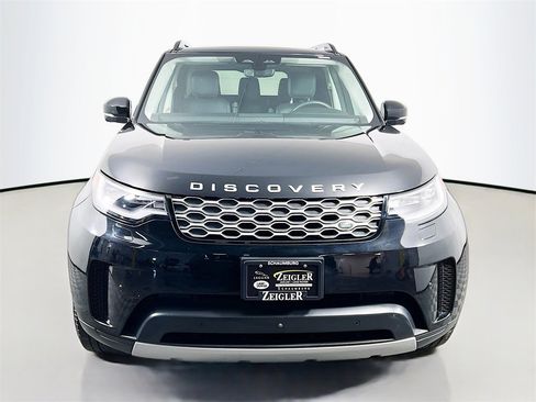 Used 2024 Land Rover Discovery S image 2