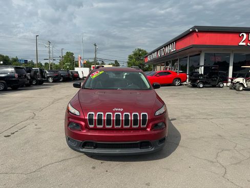 Used 2016 Jeep Cherokee Sport w/ Cold Weather Group FWD image 8