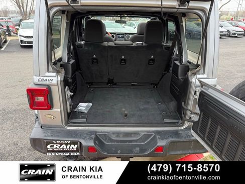 Used 2019 Jeep Wrangler Unlimited Sahara w/ LED Lighting Group AWD/4WD image 8