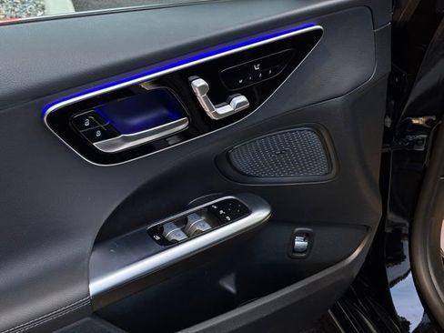 Used 2025 Mercedes-Benz C 300 4MATIC Sedan image 17