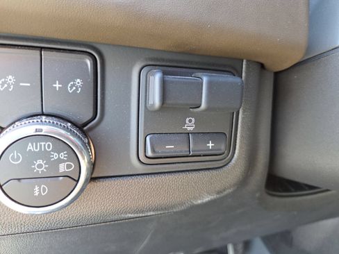 Used 2025 GMC Yukon XL Denali Ultimate AWD/4WD image 10