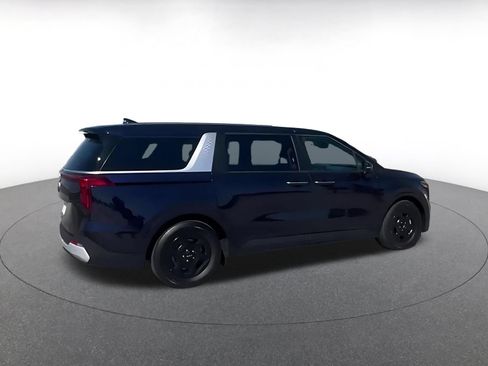 Used 2026 Kia Carnival FWD image 12