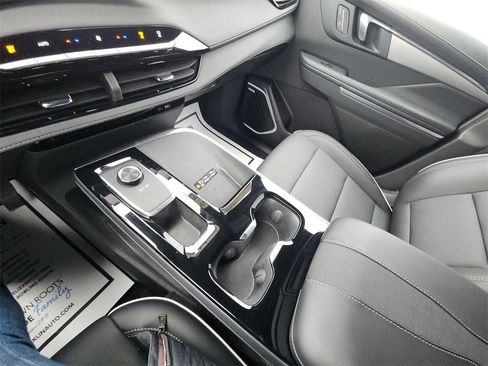 Certified 2025 Buick Enclave Preferred image 21