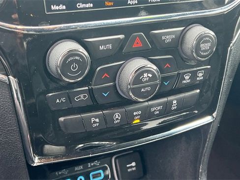 Used 2022 Jeep Grand Cherokee Limited image 28