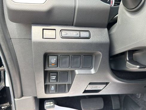 Certified 2025 Nissan Frontier SV RWD image 30