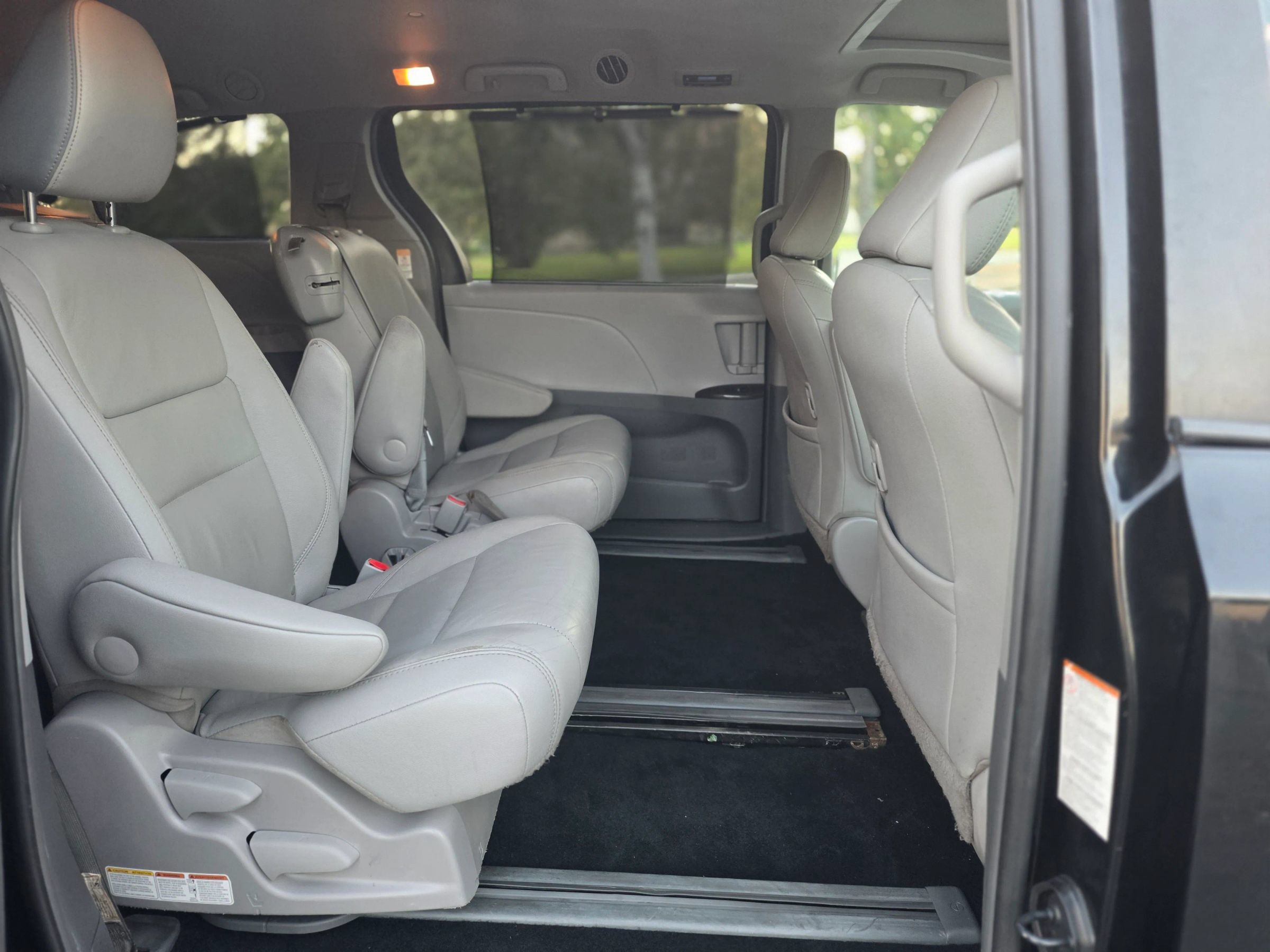 Used 2017 Toyota Sienna XLE FWD image 16