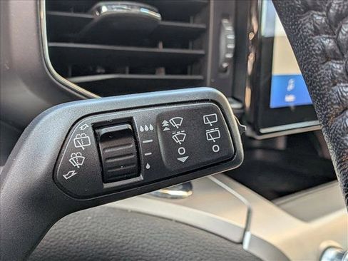 Used 2021 Ford Explorer XLT w/ Equipment Group 202A image 8