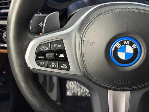 Used 2022 BMW 530e w/ Premium Package image 21