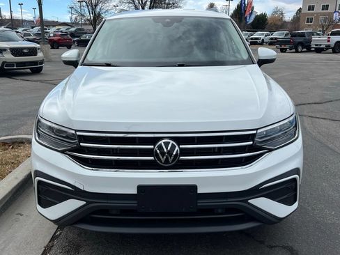Used 2024 Volkswagen Tiguan SE AWD/4WD image 3