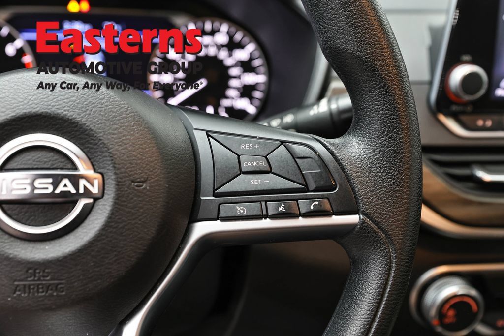 Used 2023 Nissan Altima 2.5 SV AWD/4WD image 16