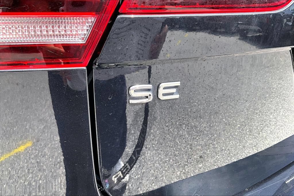 Used 2022 Volkswagen Tiguan SE AWD/4WD image 24