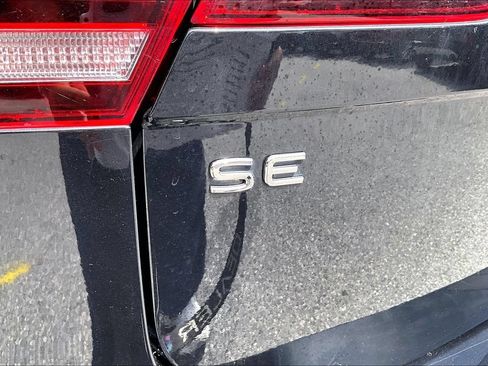 Used 2022 Volkswagen Tiguan SE AWD/4WD image 24