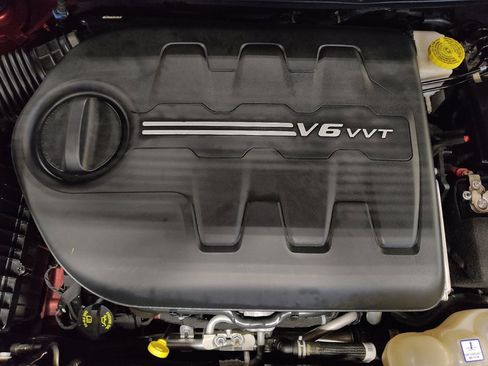 Used 2019 Jeep Cherokee Limited w/ Luxury Group FWD image 30