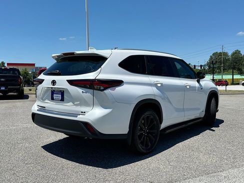 Used 2025 Toyota Highlander XLE AWD/4WD image 7