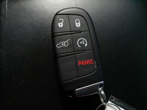 Used 2014 Jeep Grand Cherokee Overland w/ Advanced Technology Group image 27