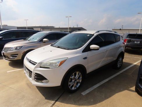 Used 2015 Ford Escape Titanium image 2