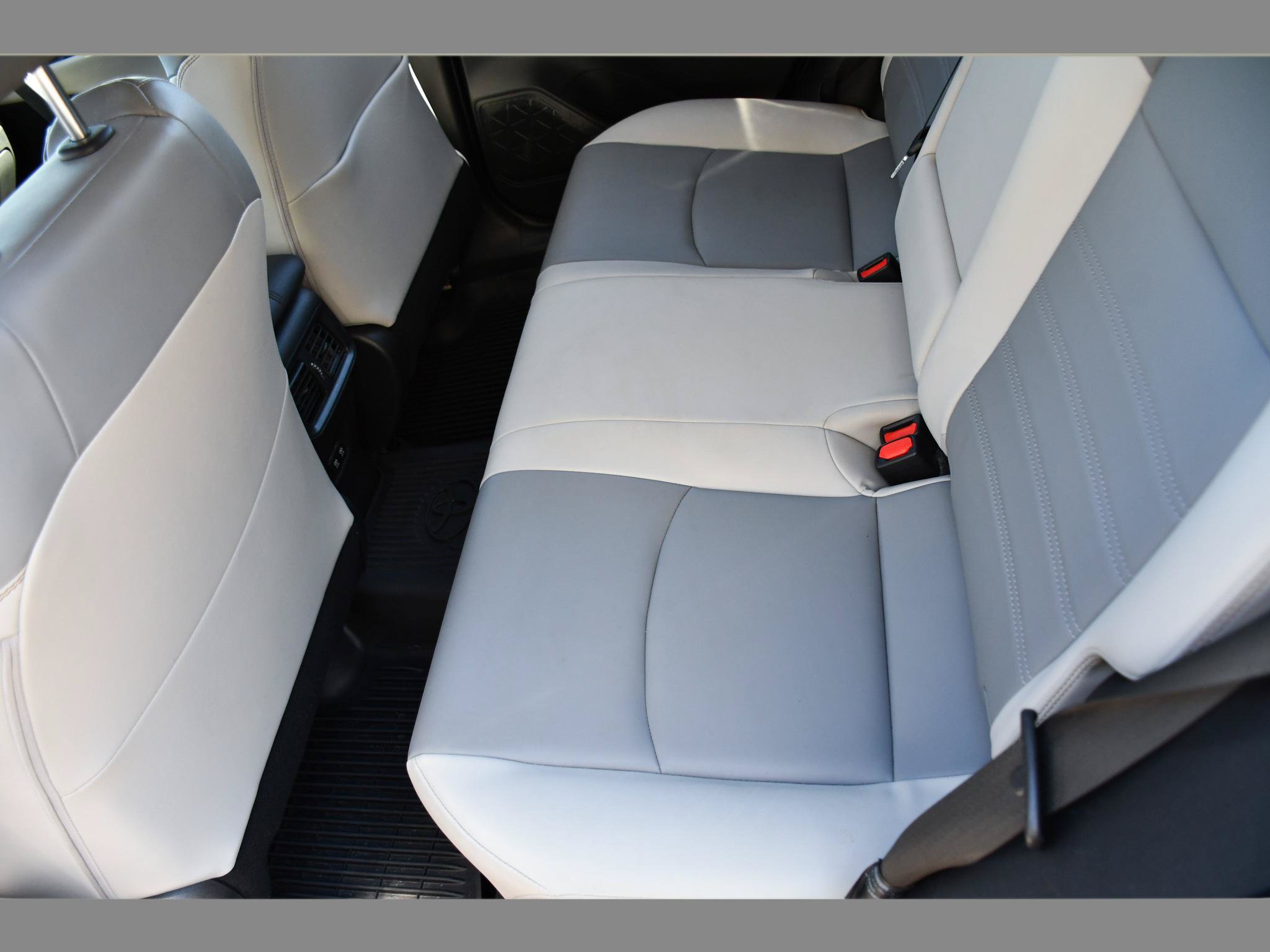 Used 2019 Toyota RAV4 Limited w/ Advanced Technology Package FWD image 16