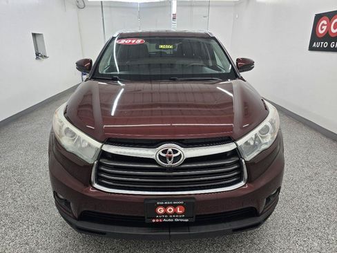 Used 2015 Toyota Highlander XLE FWD image 2