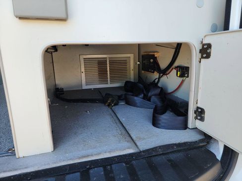 Used 2011 Mercedes-Benz Sprinter 2500 image 29