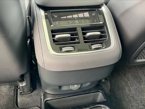 Used 2025 Volvo XC90 B5 Plus w/ Protection Package Premier image 38