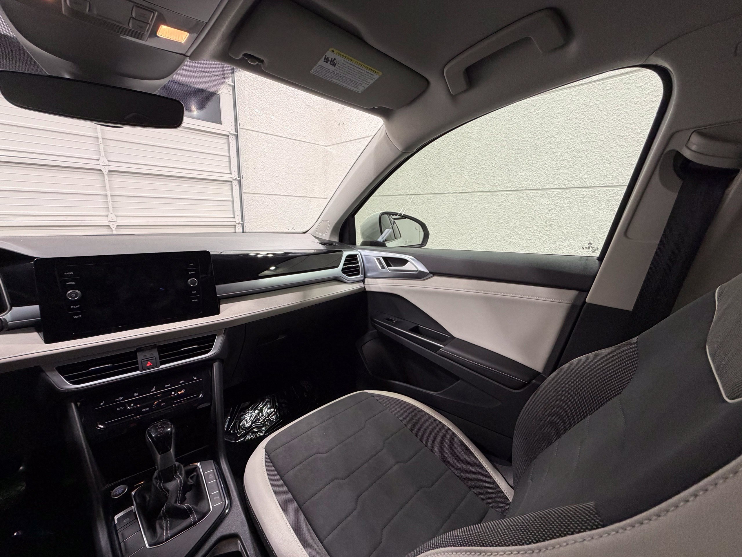 Certified 2025 Volkswagen Taos SE FWD image 31