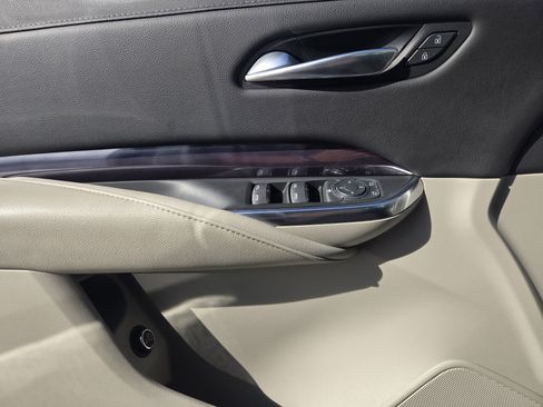 Used 2022 Cadillac XT4 Luxury w/ Cold Weather Package image 25