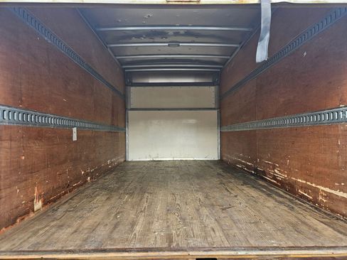 Used 2017 Ford E-350 and Econoline 350 Super Duty w/ Power Windows & Locks Group image 5