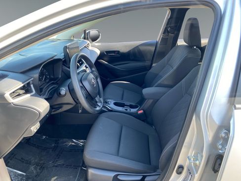 Used 2025 Toyota Corolla LE FWD image 9