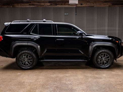 Used 2025 Toyota 4Runner SR5 image 10