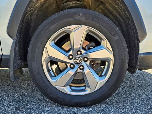 Used 2021 Toyota RAV4 Limited AWD/4WD image 10