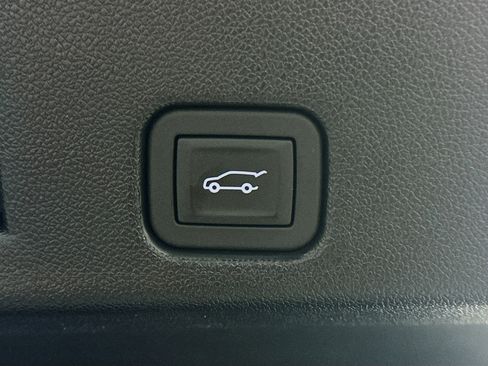 Used 2025 GMC Acadia Elevation image 32