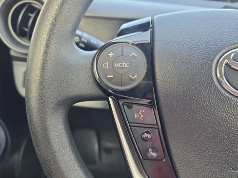 Used 2018 Toyota Prius C One FWD image 18