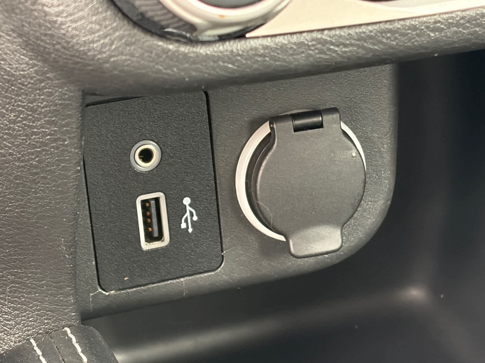 Certified 2019 Nissan Kicks SR FWD image 18