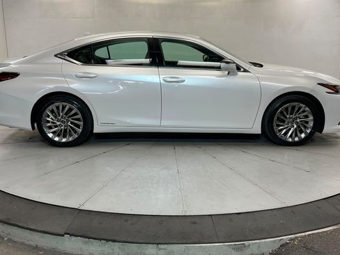 Used 2021 Lexus ES 300h w/ Accessory Package FWD image 7