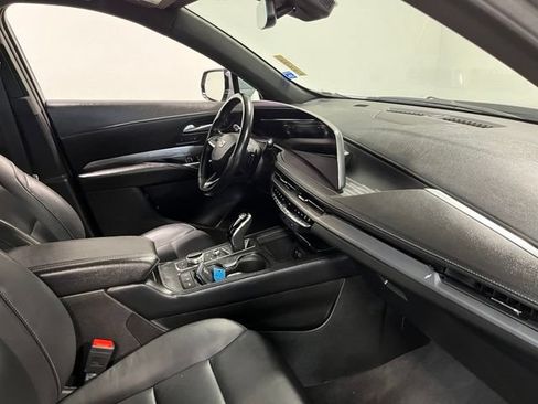 Used 2025 Cadillac XT4 Premium Luxury FWD image 11