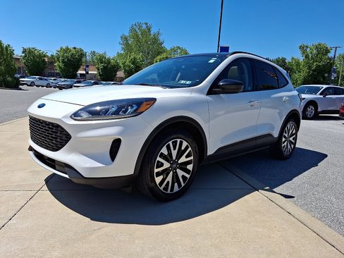 Used 2020 Ford Escape SE Sport AWD/4WD image 3
