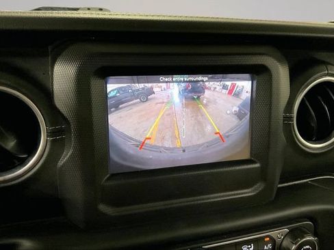 Used 2018 Jeep Wrangler Unlimited Sahara AWD/4WD image 22