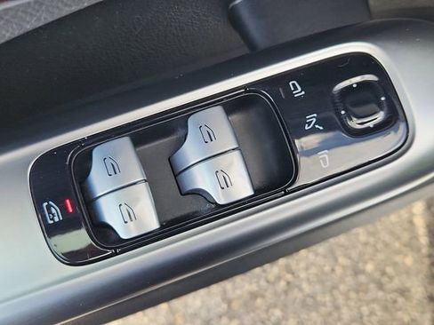 Used 2023 Mercedes-Benz C 300 Sedan image 23