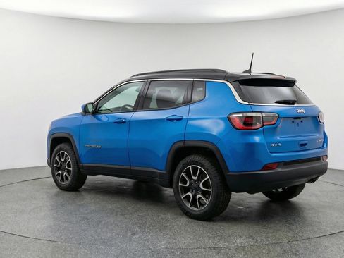 Used 2025 Jeep Compass Trailhawk image 6