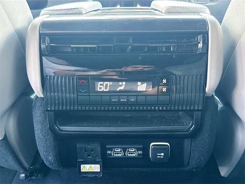 Used 2023 Jeep Wagoneer L 4WD image 27