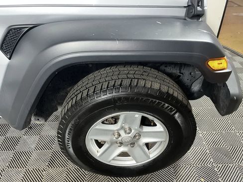 Used 2023 Jeep Gladiator Sport image 10