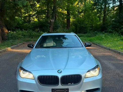 Used 2014 BMW M5 RWD image 1