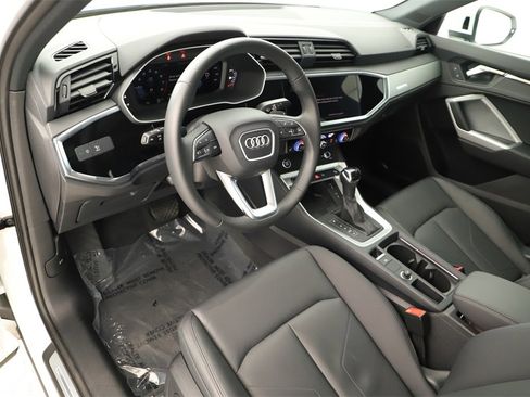 Certified 2025 Audi Q3 2.0T Premium w/ Convenience Package image 15
