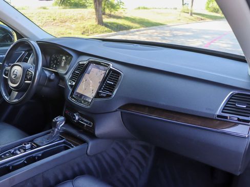 Used 2016 Volvo XC90 T6 Momentum w/ Momentum Plus Package AWD/4WD image 27