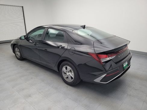 Used 2025 Hyundai Elantra SE w/ Cargo Package FWD image 3