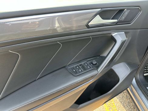 Used 2023 Volkswagen Tiguan SE R-Line image 15