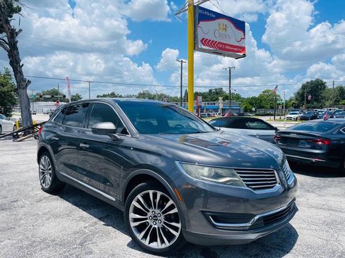 Used 2017 Lincoln MKX Reserve AWD/4WD image 3