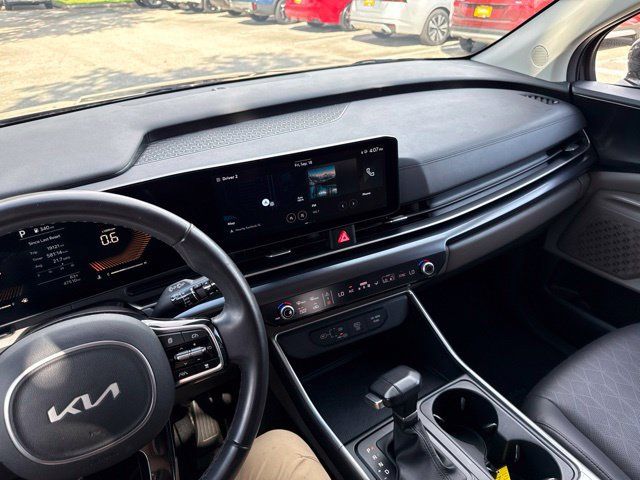 Used 2025 Kia Carnival FWD image 42