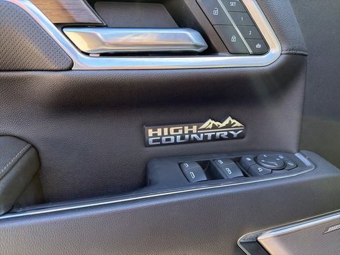 Used 2022 Chevrolet Silverado 1500 High Country w/ Technology Package image 17